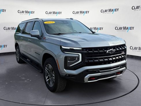 Used 2025 Chevrolet Suburban Z71 AWD/4WD image 7