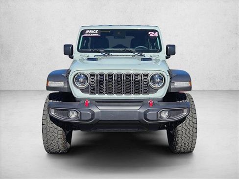Used 2024 Jeep Wrangler Unlimited Rubicon w/ Technology Group AWD/4WD image 2