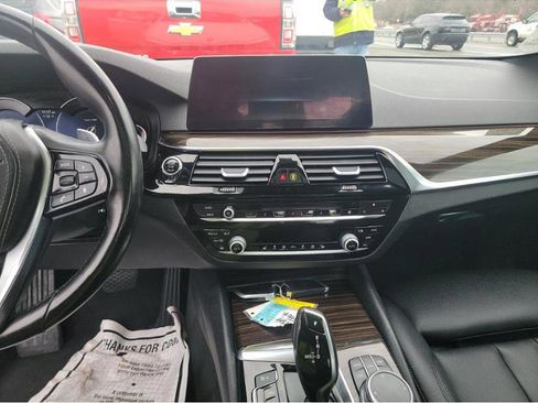 Used 2018 BMW 530i xDrive w/ Premium Package image 8