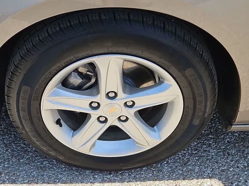 Used 2024 Chevrolet Malibu LT FWD image 12