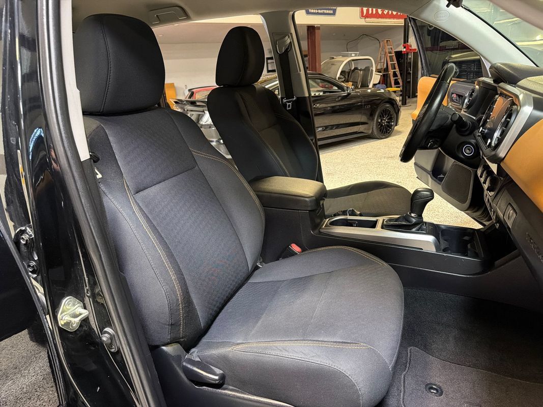 Used 2020 Toyota Tacoma SR5 RWD image 36