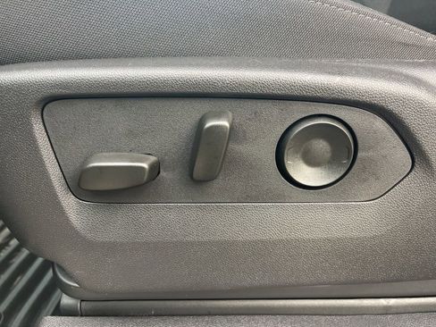 Used 2025 Chevrolet Silverado 1500 Custom Trail Boss w/ Turbomax Blackout Package image 11