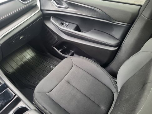 Used 2025 Jeep Grand Cherokee L Laredo w/ Luxury Tech Group I image 16