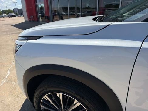 New 2026 Nissan Pathfinder Platinum image 7