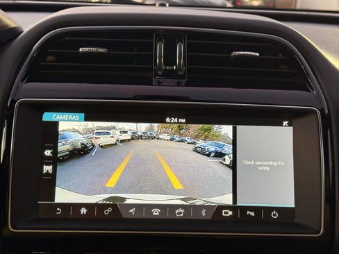 Used 2020 Jaguar F-PACE Premium image 24