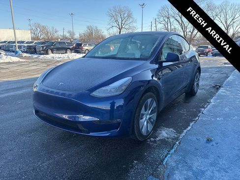Used 2023 Tesla Model Y Long Range image 4