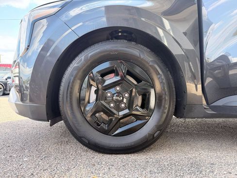 Used 2026 Kia Carnival FWD image 33