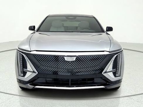 Used 2024 Cadillac Lyriq Luxury AWD/4WD image 2