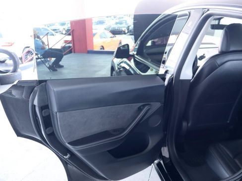 Used 2021 Tesla Model Y Long Range AWD/4WD image 23