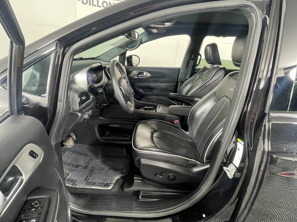 Used 2024 Chrysler Pacifica Limited w/ S Appearance Package FWD image 13