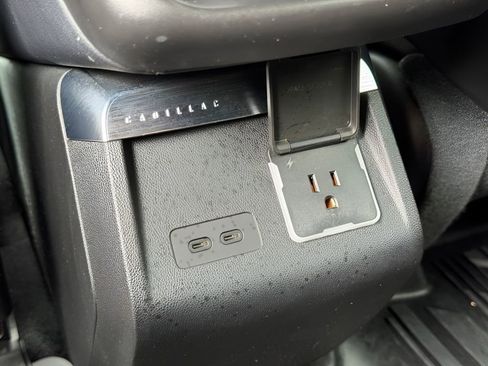 Certified 2025 Cadillac Lyriq Luxury w/ LPO, Floor Liner Package AWD/4WD image 25