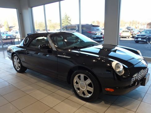 Used 2005 Ford Thunderbird image 3