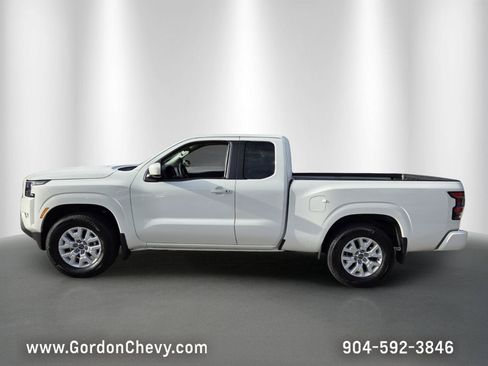 Used 2024 Nissan Frontier SV w/ SV Convenience Package RWD image 2