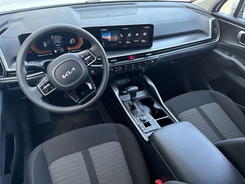 Used 2024 Kia Sorento LX image 19