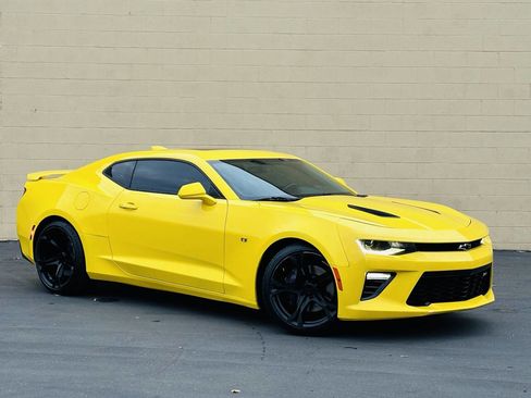 Used 2017 Chevrolet Camaro SS image 2