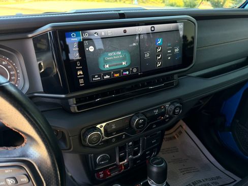 Used 2024 Jeep Gladiator Mojave AWD/4WD image 18