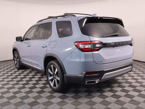 Certified 2023 Honda Pilot Touring image 7