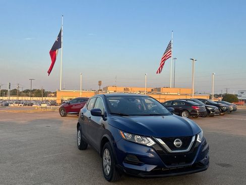 Used 2020 Nissan Rogue Sport S FWD image 2