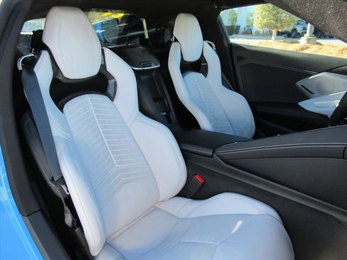 Used 2021 Chevrolet Corvette w/ 2LT image 9