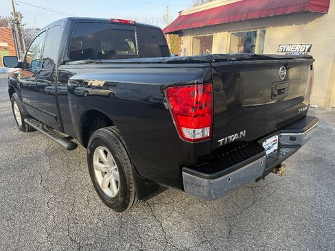 Used 2014 Nissan Titan SV w/ SV Value Truck Package image 3