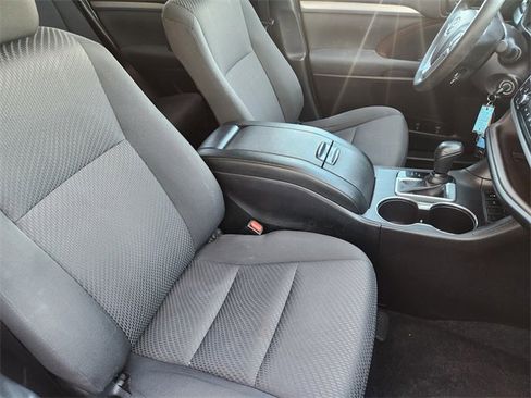 Used 2019 Toyota Highlander LE image 14