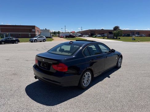 Used 2010 BMW 328i xDrive Sedan AWD/4WD image 4