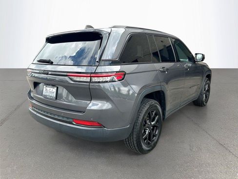 Used 2024 Jeep Grand Cherokee Altitude AWD/4WD image 4