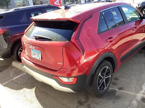 Used 2025 Kia Niro LX FWD image 4
