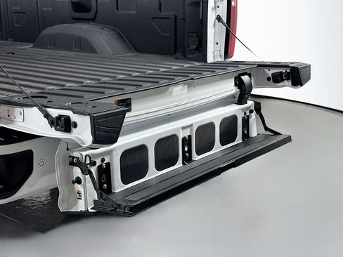 Used 2025 GMC Sierra 3500 Denali w/ Technology Package AWD/4WD image 30