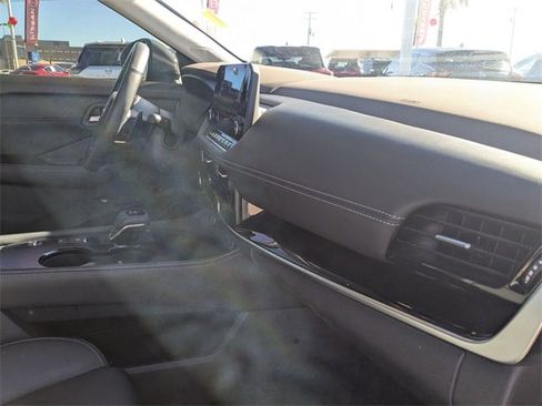 Used 2023 Nissan Rogue SL w/ SL Premium Package image 35