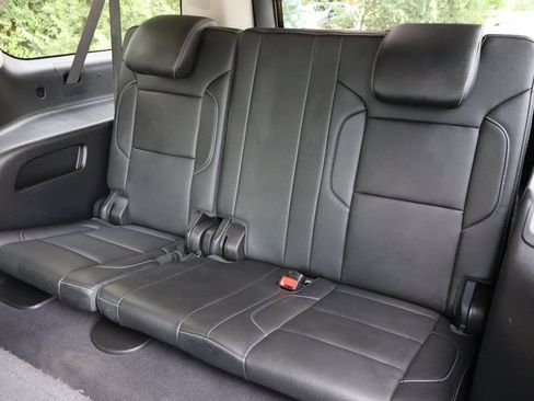 Used 2019 Chevrolet Suburban LT RWD image 21