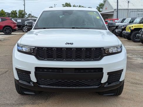 Used 2025 Jeep Grand Cherokee L Laredo RWD image 9