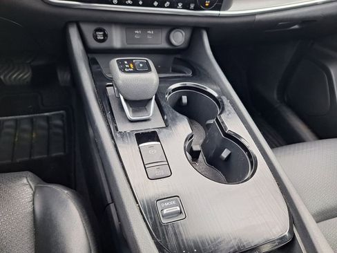 Used 2024 Nissan Rogue SV w/ SV Premium Package image 18