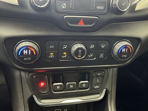 Used 2021 GMC Terrain SLE w/ Driver Convenience Package image 21