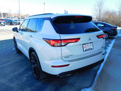 Used 2024 Mitsubishi Outlander SEL image 3