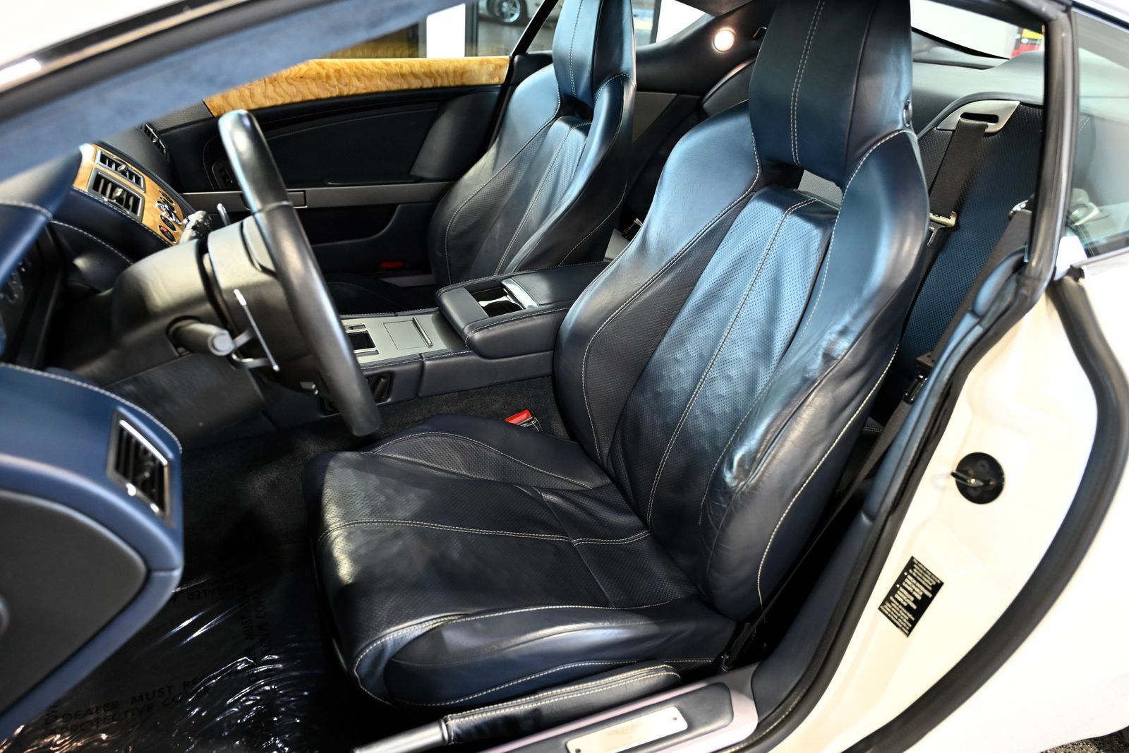 Used 2009 Aston Martin DB9 Coupe RWD image 30