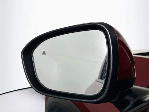 Used 2025 Nissan Kicks SV AWD/4WD image 16