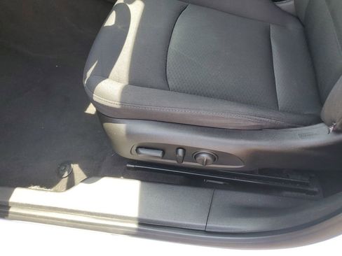 Used 2017 Chevrolet Malibu LT FWD image 18