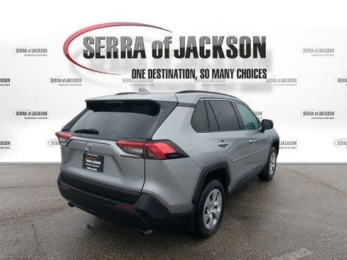 Used 2020 Toyota RAV4 LE image 8