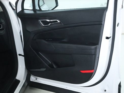 Used 2025 Kia Sportage LX FWD image 34