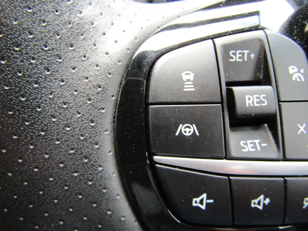 Used 2022 Ford Explorer ST w/ Equipment Group 401A AWD/4WD image 9