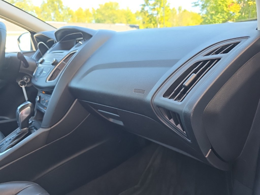 Used 2015 Ford Focus SE w/ Equipment Group 201A FWD image 21
