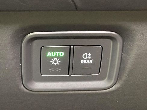 Used 2024 Porsche Cayenne image 35