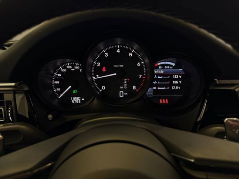 Certified 2024 Porsche Macan AWD/4WD image 21