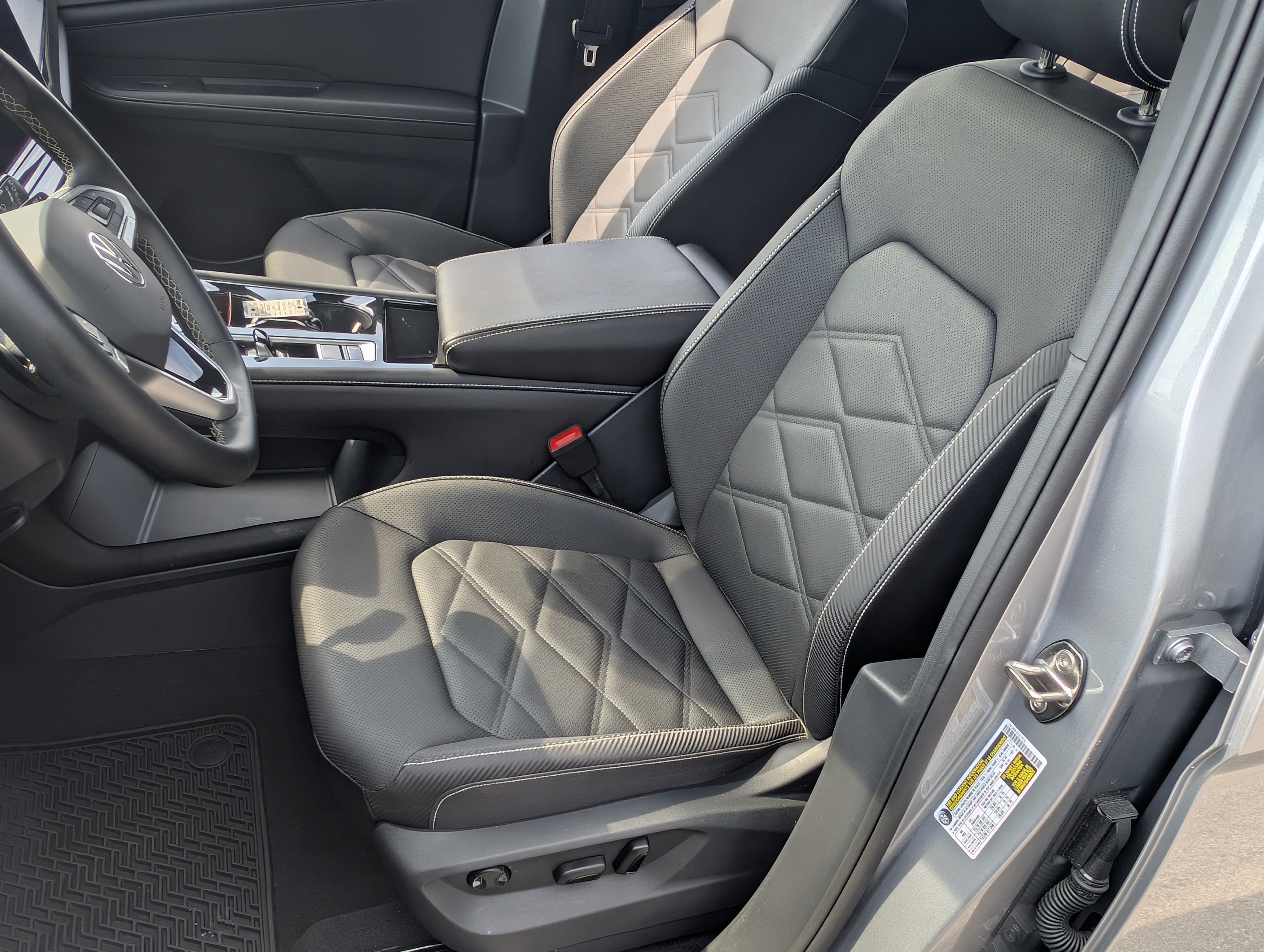 Used 2026 Volkswagen Atlas Cross Sport SE w/ Panoramic Sunroof Package FWD image 17