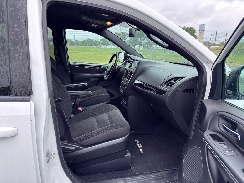 Used 2017 Dodge Grand Caravan SE FWD image 30