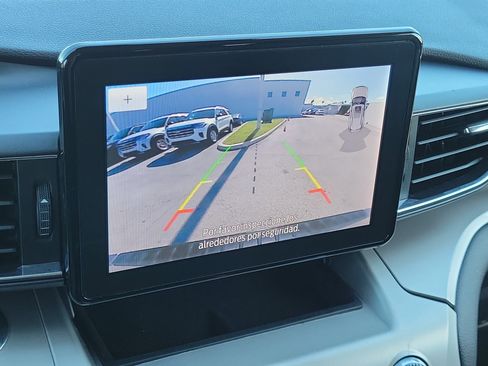 Used 2022 Ford Explorer XLT w/ Equipment Group 202A image 11