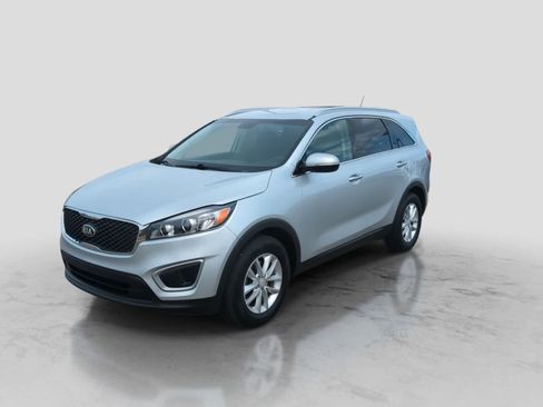 Used 2017 Kia Sorento FWD image 4