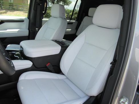 Used 2026 Chevrolet Suburban Premier AWD/4WD image 19