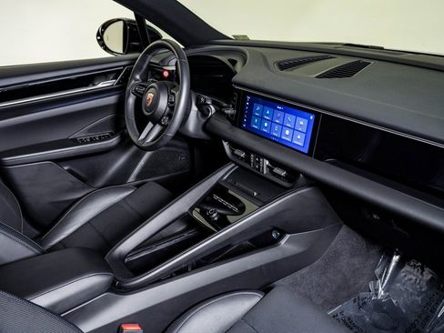 Certified 2025 Porsche Macan Electric image 14